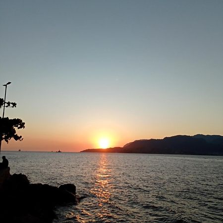 Quarto aconchegante em Ilhabela Praia Curral Pé na areia Até 4 pessoas AvJosé Pacheco do Nascimento nº 7682 Exterior foto